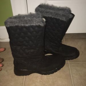 Snow boots